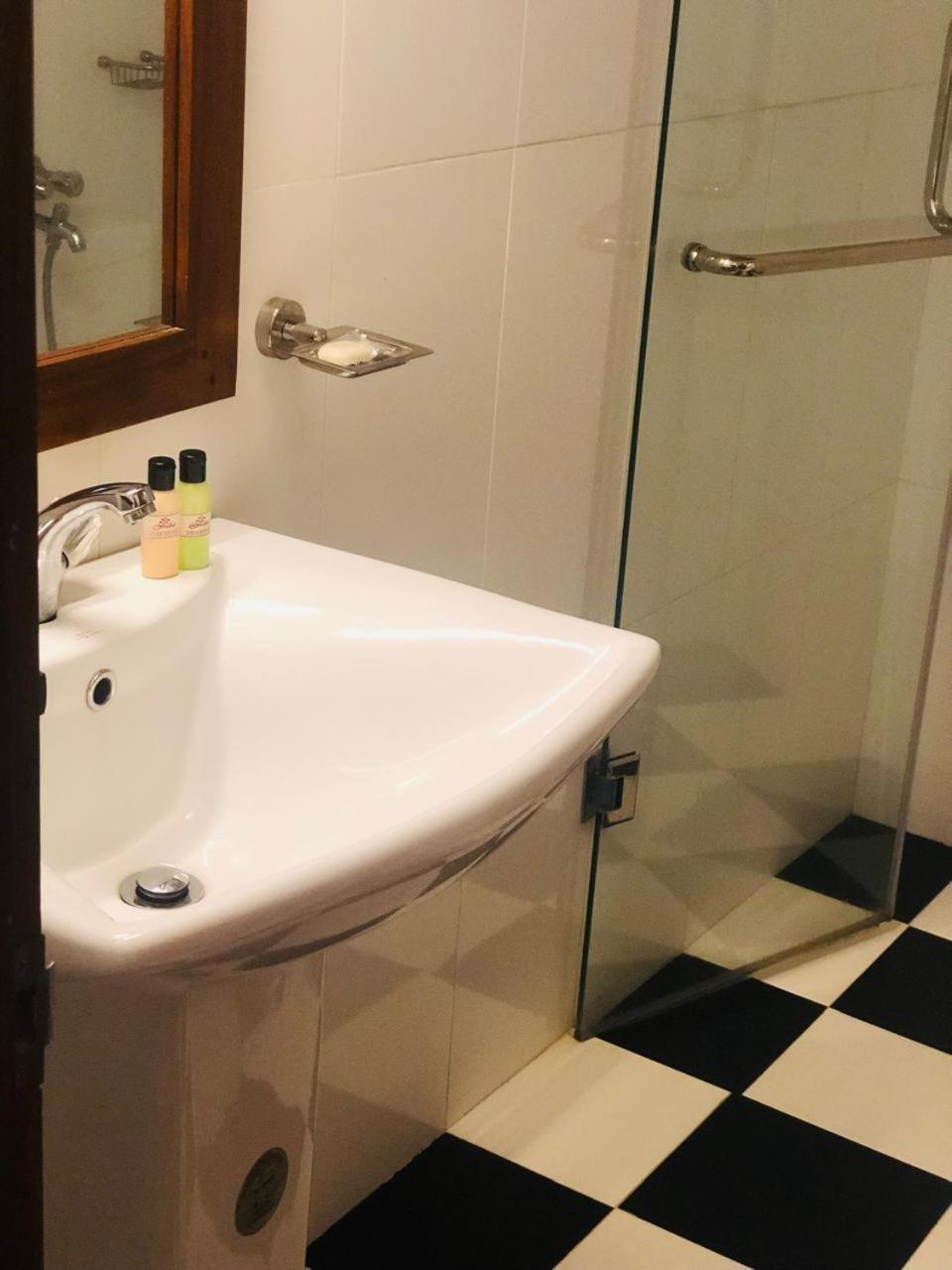 Landa Holiday House Белиулойя Экстерьер фото
